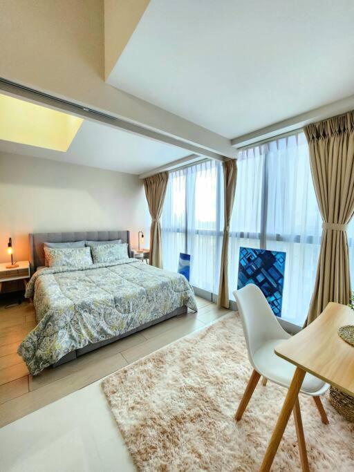 Cosy Executive 1 Bedroom Uptown Parksuites Ultra Fast Internet Manila Luaran gambar