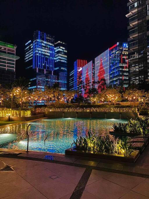 Cosy Executive 1 Bedroom Uptown Parksuites Ultra Fast Internet Manila Luaran gambar