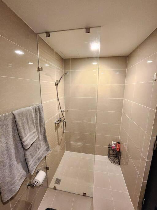 Cosy Executive 1 Bedroom Uptown Parksuites Ultra Fast Internet Manila Luaran gambar