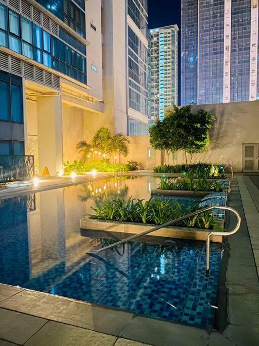 Cosy Executive 1 Bedroom Uptown Parksuites Ultra Fast Internet Manila Luaran gambar