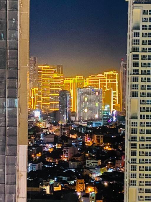 Cosy Executive 1 Bedroom Uptown Parksuites Ultra Fast Internet Manila Luaran gambar