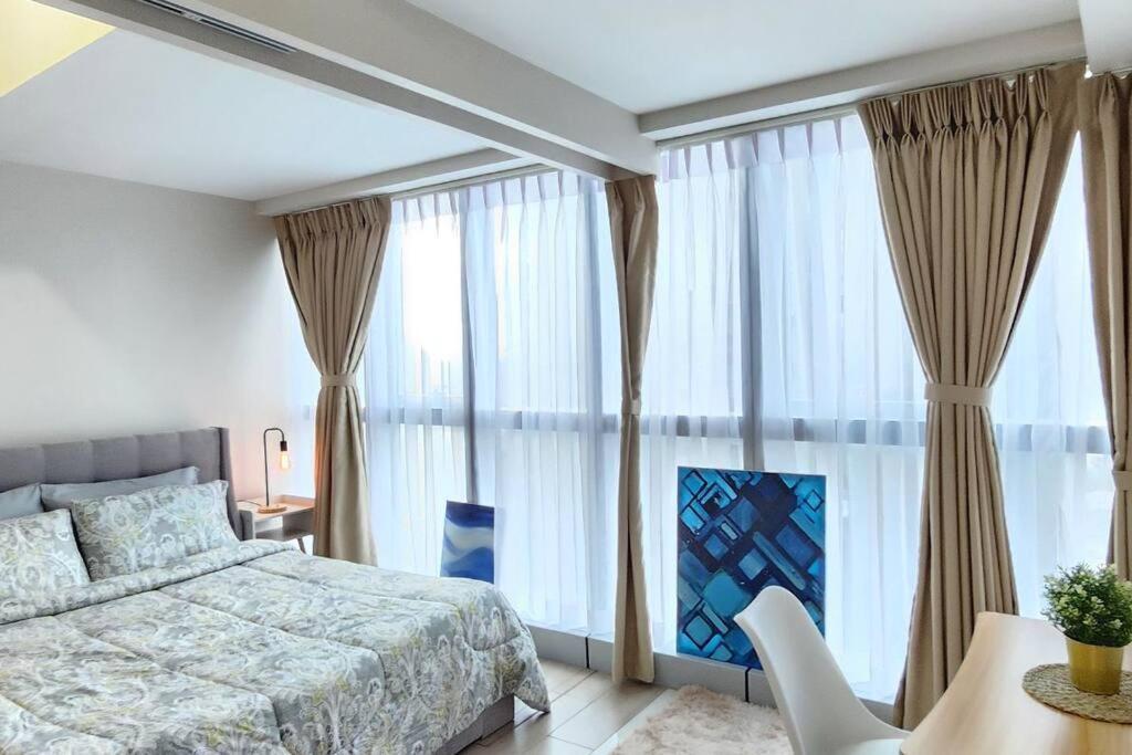 Cosy Executive 1 Bedroom Uptown Parksuites Ultra Fast Internet Manila Luaran gambar